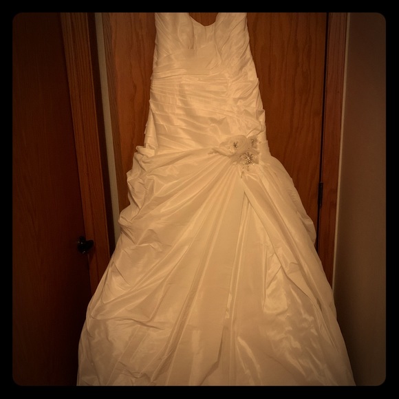 Sottero and Midgley Dresses & Skirts - Never worn wedding dress